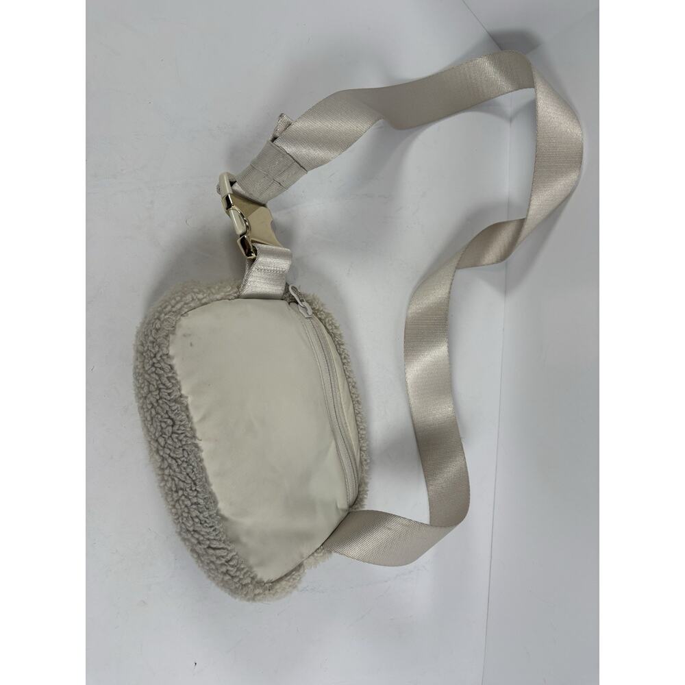 Lululemon Everywhere Belt Bag 1L Fleece White Opal/Gold Beautiful Crossbody - Picture 6 of 9